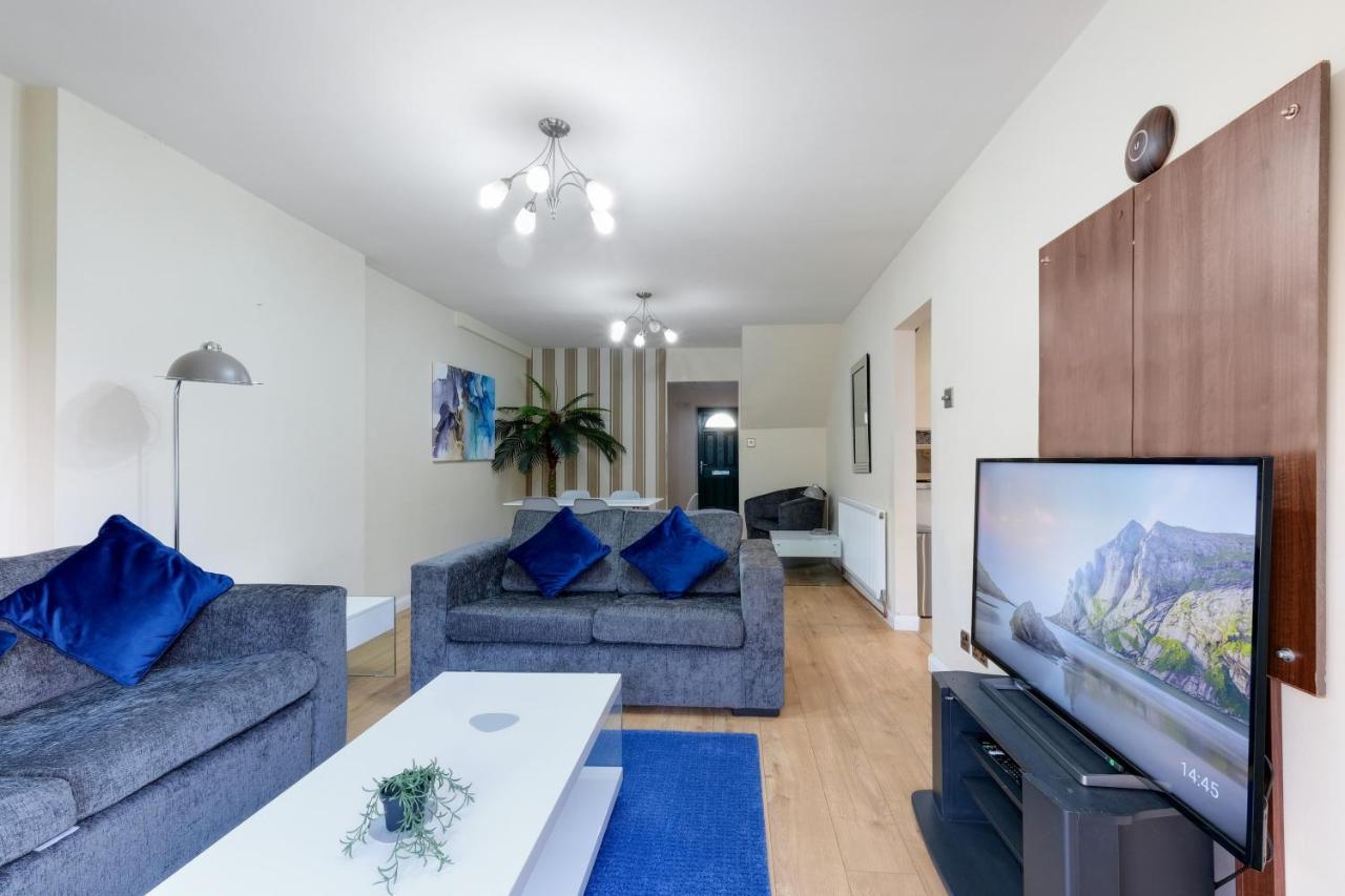Staiforce 2 Bedroom House With Parking Maidenhead Bagian luar foto