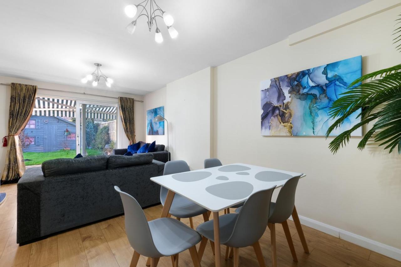 Staiforce 2 Bedroom House With Parking Maidenhead Bagian luar foto
