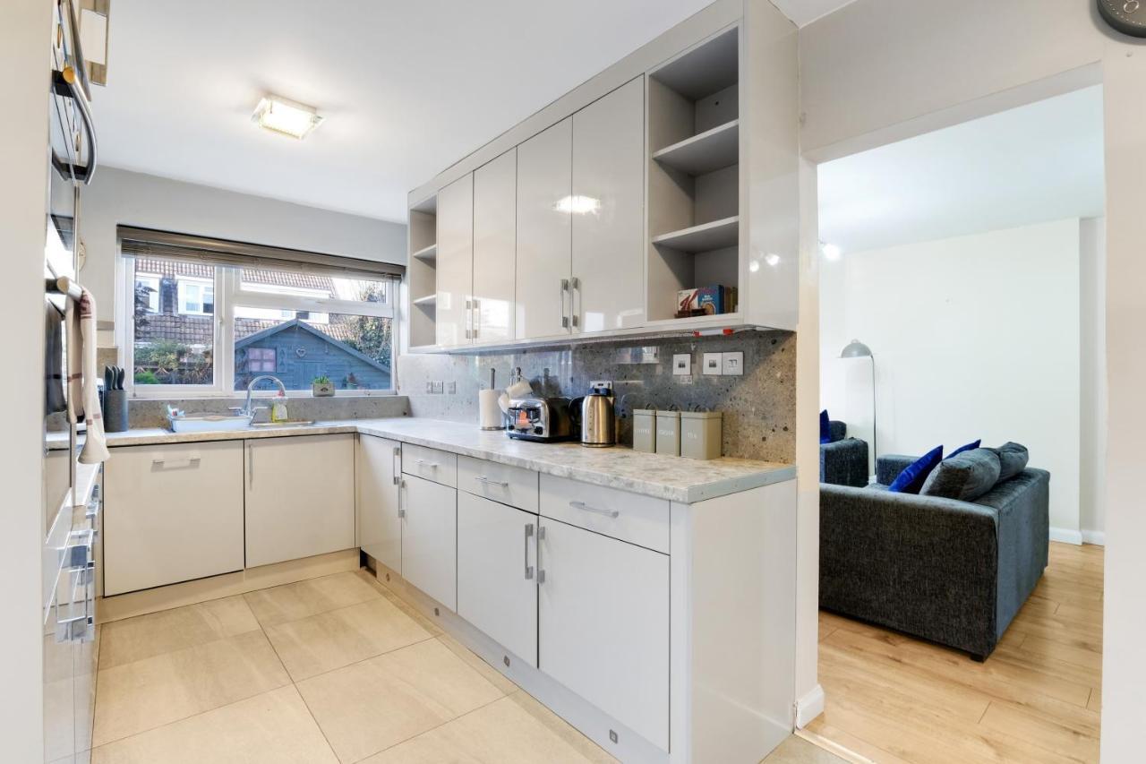 Staiforce 2 Bedroom House With Parking Maidenhead Bagian luar foto