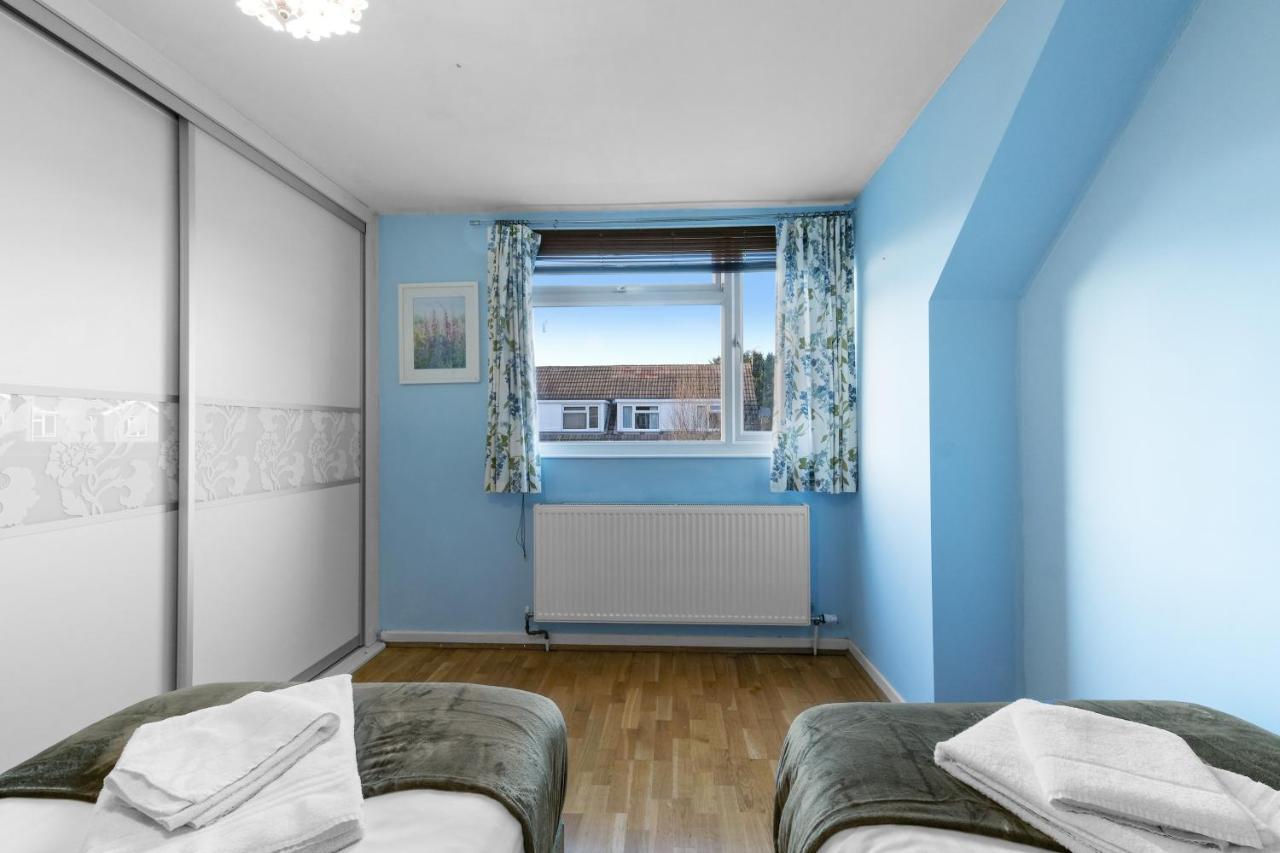 Staiforce 2 Bedroom House With Parking Maidenhead Bagian luar foto