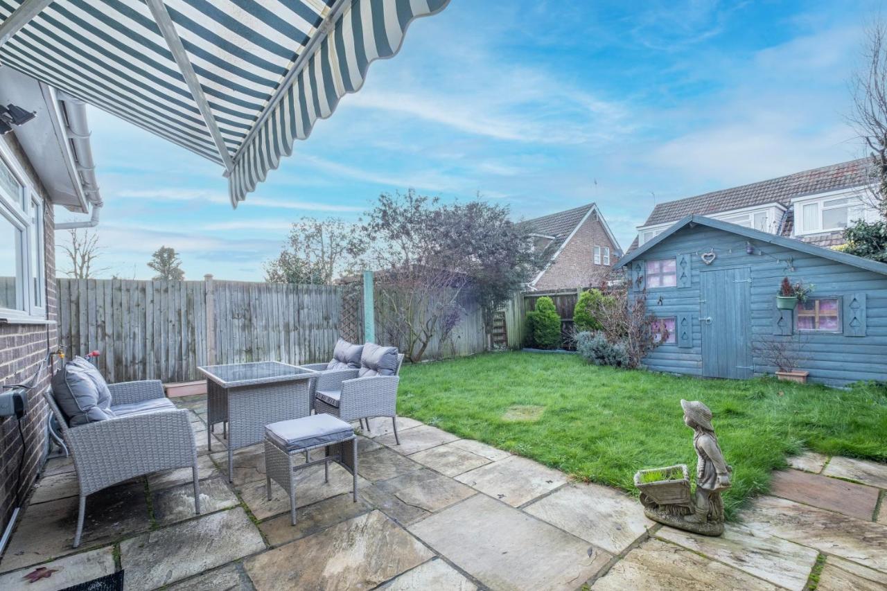 Staiforce 2 Bedroom House With Parking Maidenhead Bagian luar foto