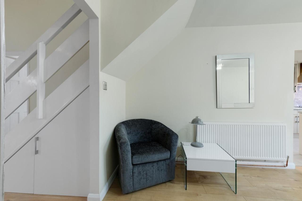 Staiforce 2 Bedroom House With Parking Maidenhead Bagian luar foto