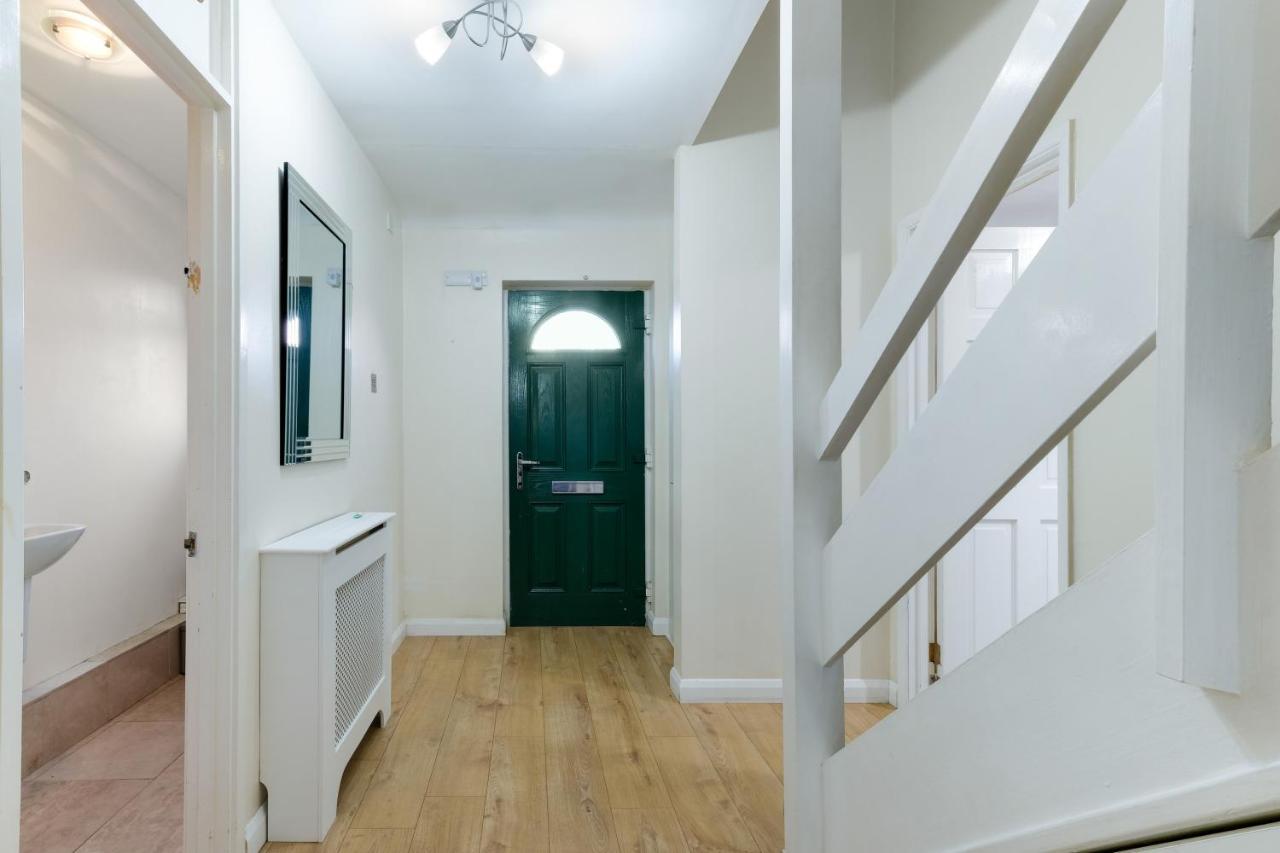 Staiforce 2 Bedroom House With Parking Maidenhead Bagian luar foto