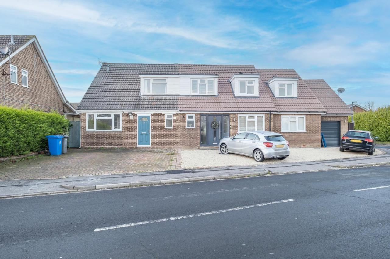 Staiforce 2 Bedroom House With Parking Maidenhead Bagian luar foto