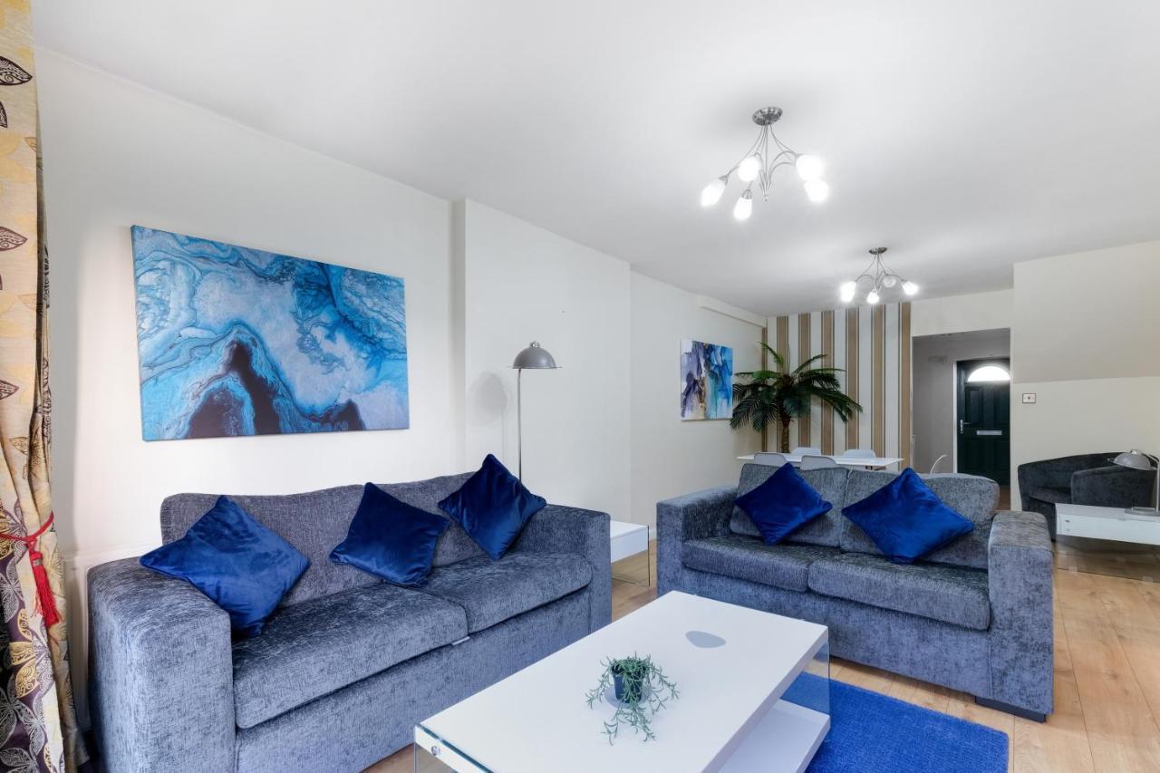 Staiforce 2 Bedroom House With Parking Maidenhead Bagian luar foto