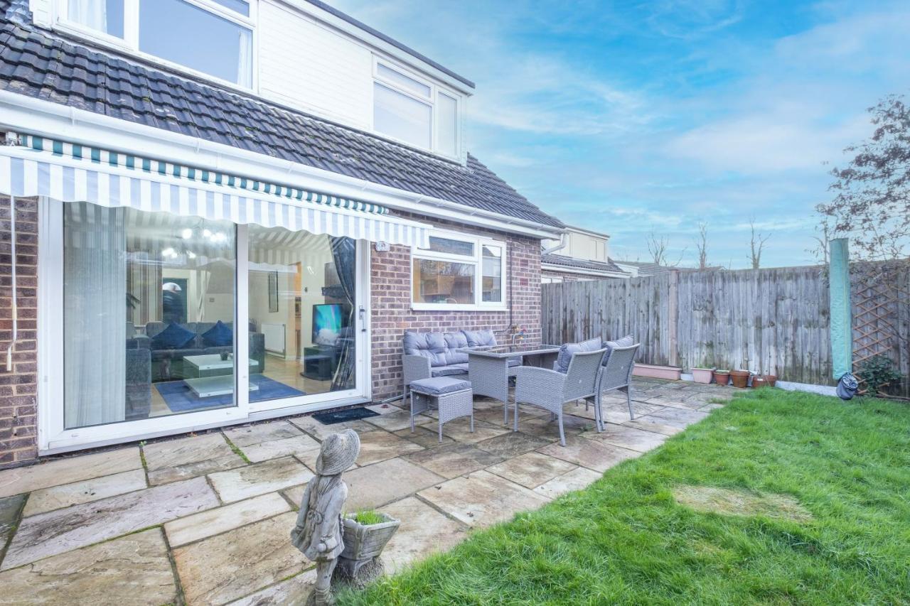 Staiforce 2 Bedroom House With Parking Maidenhead Bagian luar foto