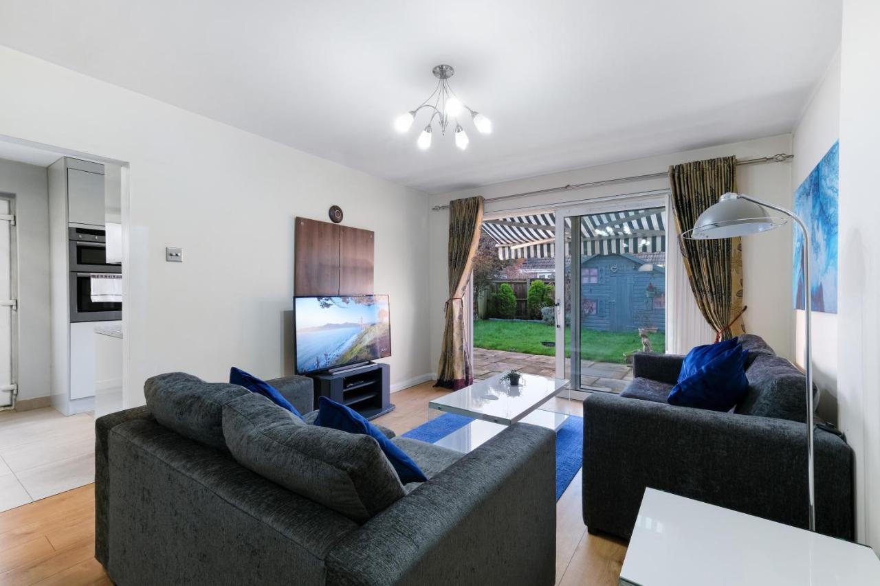 Staiforce 2 Bedroom House With Parking Maidenhead Bagian luar foto
