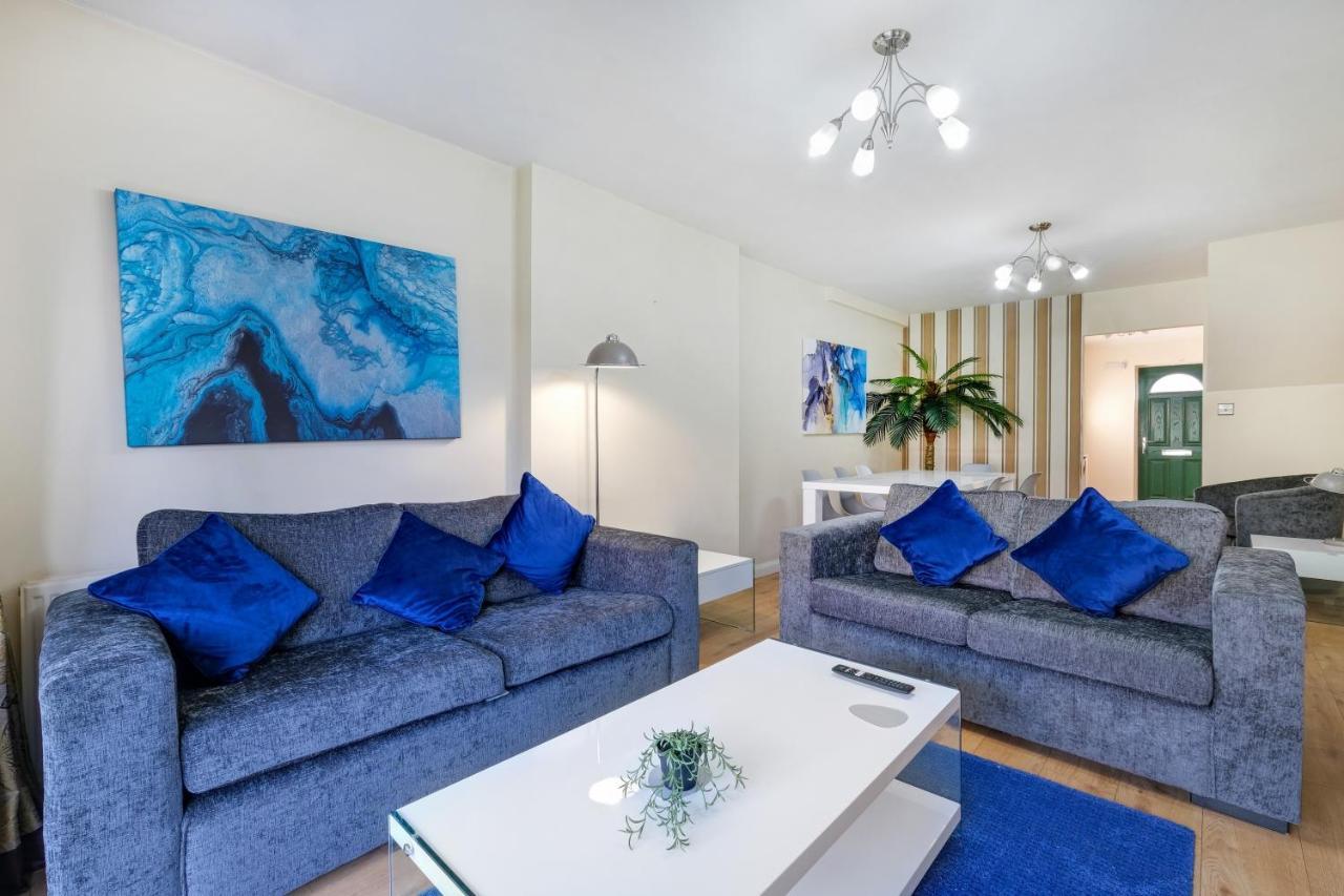Staiforce 2 Bedroom House With Parking Maidenhead Bagian luar foto
